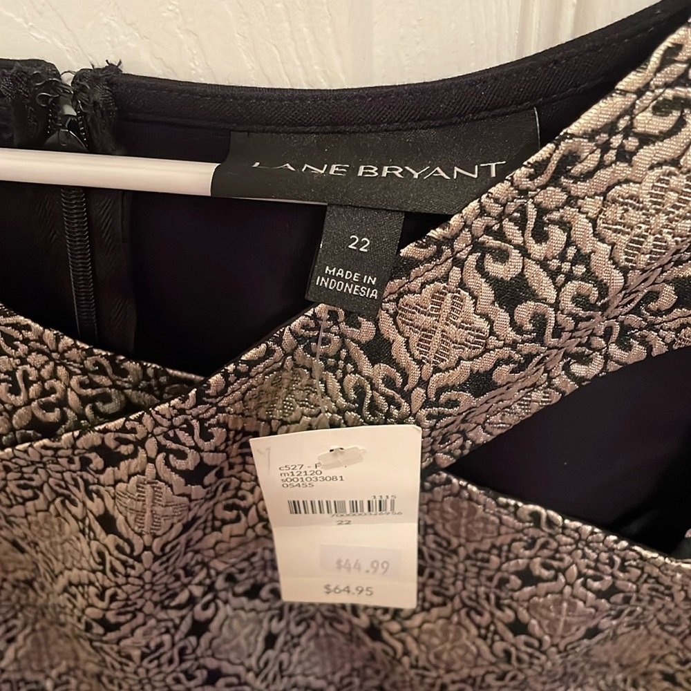 NEW w/ tags Doesn’t fit Champagne and Black corset zip up no sleeve dress shirt